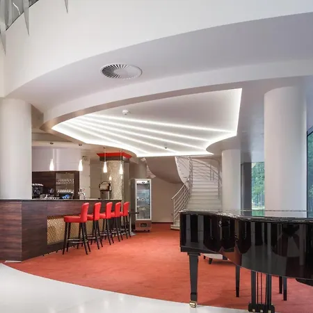 Grandhotel Nabokov Готель Маріанські Лазні